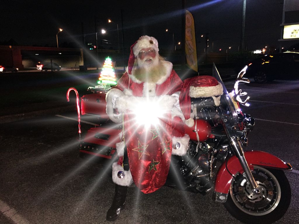Does Santa Biker do parades for Christmas ?